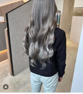 ロング miku/ 透明感カラーのヘアスタイル