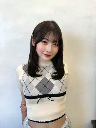 ミディアム カラー 盛れる顔周り /透明感/かりん🎀のヘアスタイル