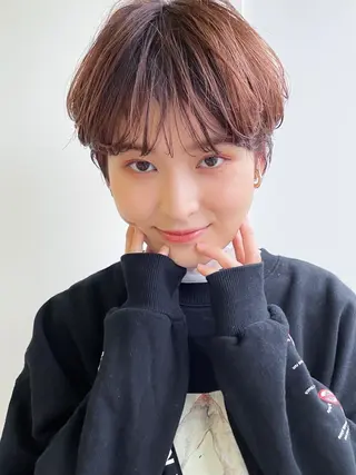 ショート nuu所属・💜ショート💜 ウルフ、ボブ二色亜美のヘアスタイル