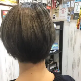 ショート カラー embrace エンブレイスのヘアスタイル