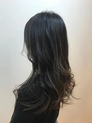 ロング カラー 湯浅 了一のヘアスタイル