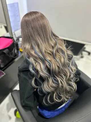 ロング 長田 麻友子のヘアスタイル