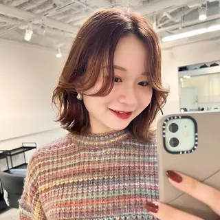 ミディアム カラー パーマ レイヤーカットのプロ 大人ヘア宮森貴志のヘアスタイル