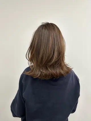 ミディアム 小西 瑞穂のヘアスタイル