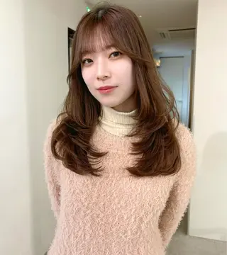 ロング カラー mizuki/ピンク ベージュ.レイヤーのヘアスタイル