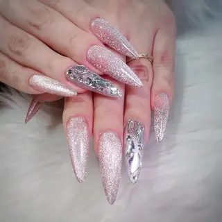 ネイル hair&nail ROOTS所属・ﾍｱﾒｲｸ&ﾈｲﾙ ♥️Azuのネイルデザイン