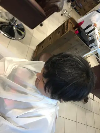 ショート カラー ブリーチカラー🌈 嘉名 真樹のヘアスタイル