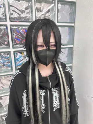 ロング 三尾 樺緒のヘアスタイル
