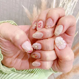 ネイル 根津 綾子のネイルデザイン