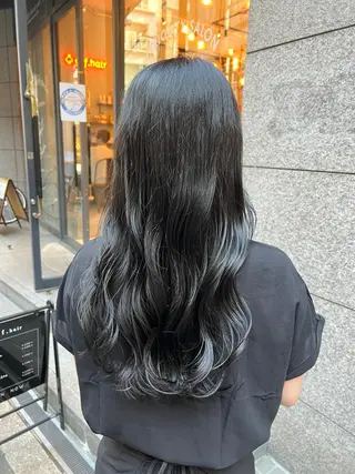 ロング カラー ノイシキ サキのヘアスタイル