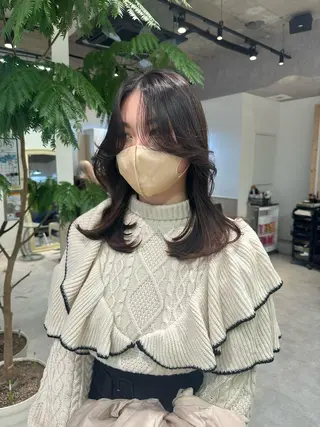 ミディアム レイヤー/顔まわり カット/地毛風カラーのヘアスタイル