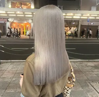 ロング カラー ホワイトカラー/ ピンクベージュにったのヘアスタイル