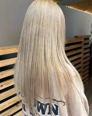 カラー 早川 真幸のヘアスタイル