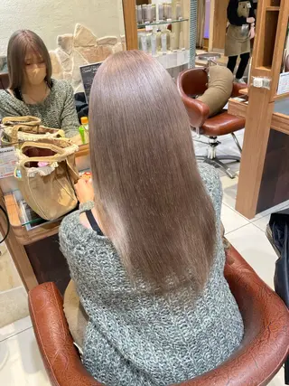 ロング カラー 赤みを押えたカラー➰ ケアブリーチのヘアスタイル