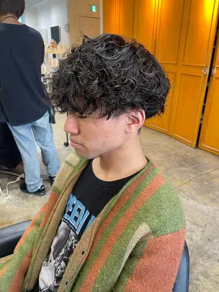 ミディアム パーマ メンズ RIN／韓国ヘア レイヤーカットのヘアスタイル