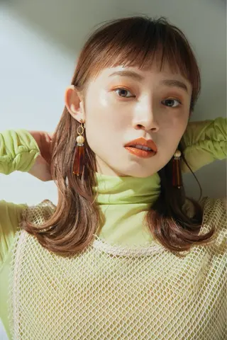 セミロング 🎨インナーカラー が得意👍新垣⚜️のヘアスタイル