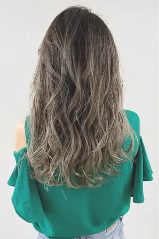 ミディアム カラー Sail所属・Sail 【セイル】のヘアスタイル