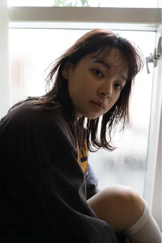 ミディアム カラー トレンドと似合わせ/ マンツーマン/西上楓のヘアスタイル