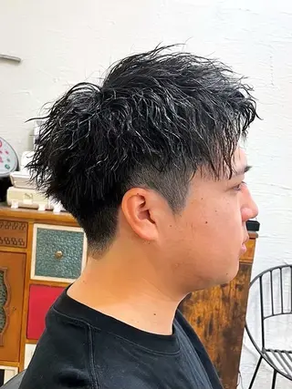 ショート パーマ メンズ 鈴木 裕貴のヘアスタイル