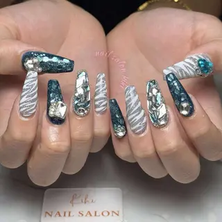 ネイル 鈴木 ユリのネイルデザイン