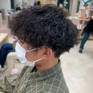 ショート パーマ メンズ 銀座メンズNo1🦚 ブリーチ🌿レイヤーのヘアスタイル