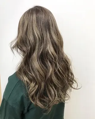 ロング ハルカ/透け感カラー /顔周りレイヤーのヘアスタイル