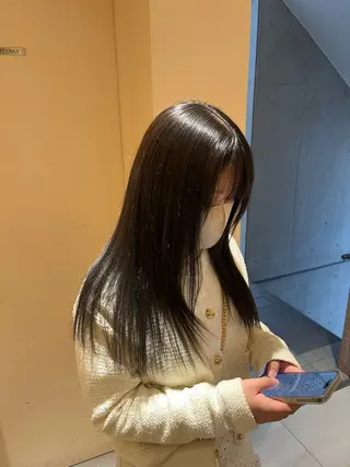 セミロング カラー ナミ🩶暗髪/暖色 ❤️/透明感/縮毛のヘアスタイル