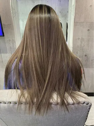 ロング Mika XELVEのヘアスタイル