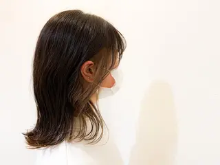 ミディアム カラー 伊藤 康乃のヘアスタイル