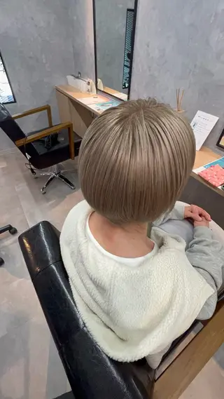ショート motoトップカラー リスト/ブリーチカラのヘアスタイル