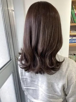 ミディアム roka ノゾミのヘアスタイル