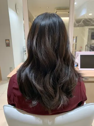 セミロング パーマ lore 金杉悠作のヘアスタイル