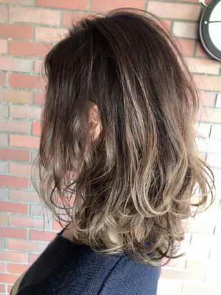 ミディアム カラー レイヤーカット匠 イソザキノリユキのヘアスタイル