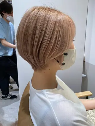 ショート 顔まわりカラー特化 赤津百合絵のヘアスタイル