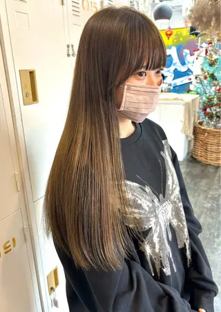 ロング カラー LOMARLIE JURIAのヘアスタイル