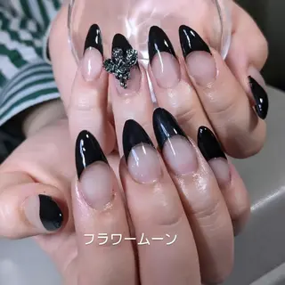 ネイル フラワー ムーンのネイルデザイン