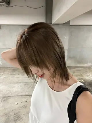 ミディアム riko／ SYS by fitのヘアスタイル