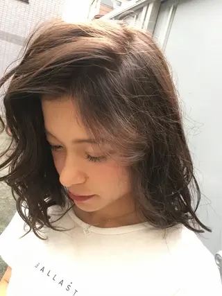 セミロング カラー パーマ haruki💐笹塚 インナーカラーのヘアスタイル