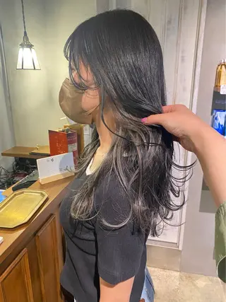 セミロング ブリーチ無しWカラー mana🎀🤍のヘアスタイル