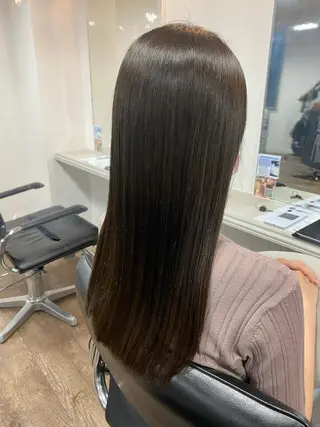 ロング カラー 梅田ハイトーン チダ ヒナノのヘアスタイル