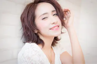 ミディアム カラー アオガミ （前髪顔周りカット）のヘアスタイル