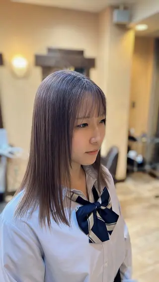 セミロング カラー ブリーチ🩵レイヤー Maho🐻‍❄️のヘアスタイル