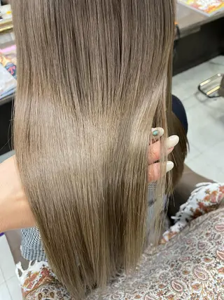 セミロング 土屋朱理/ ハイトーンカラーのヘアスタイル