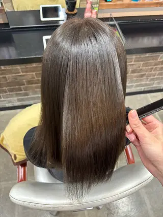 セミロング カラー パーマ イツキ🌕デザインカ ラー🥨髪質改善🫧のヘアスタイル