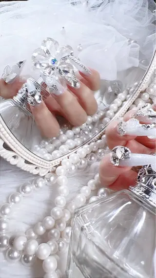 ネイル Yudia🦋 azuのネイルデザイン