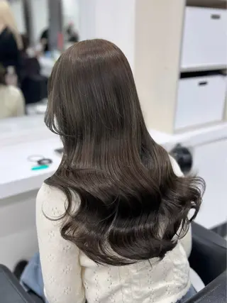 ロング カラー オリーブカラー🫒 レイヤーカット✂︎のヘアスタイル