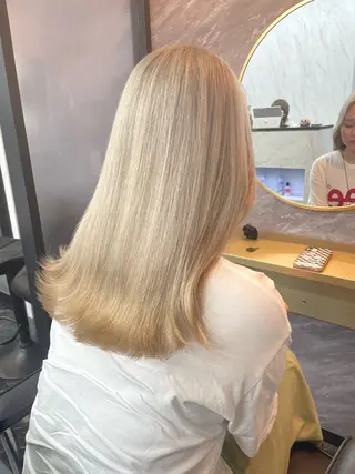 ミディアム カラー Ria OSAKA 梅田所属・マリカ🦋韓国 ハイトーン/エクステのヘアスタイル