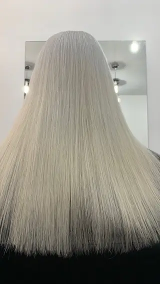 セミロング カラー Ellen by artina 新宿店所属・Ellen KEIのヘアスタイル