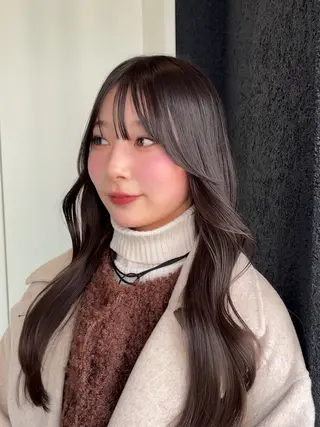 ロング カラー 梅本 佳奈のヘアスタイル