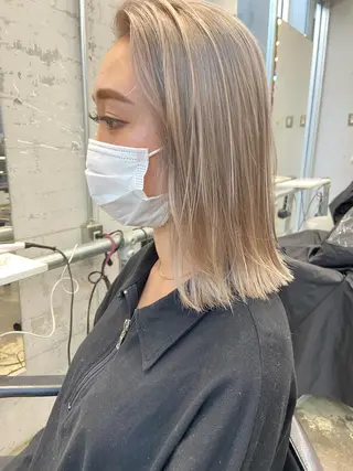 ミディアム ☘️ブリーチ/ハイト ーン/レイヤー/のヘアスタイル